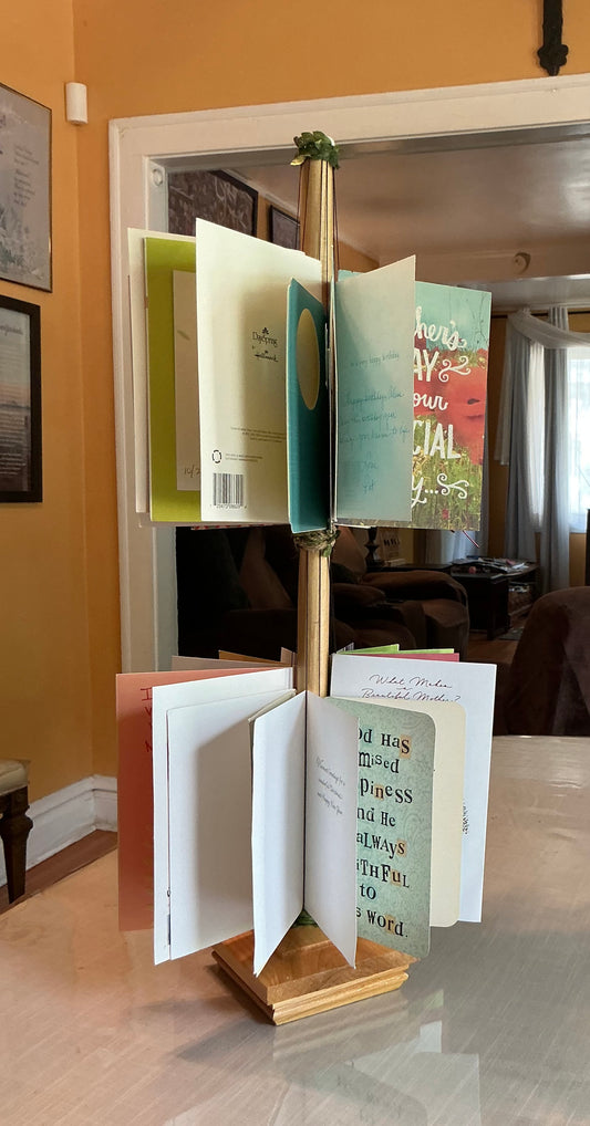MEDIUM TABLE DISPLAY